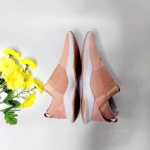 Puma Size 6 Elastic Slide On Pink Sneakers - Picture 2 of 5